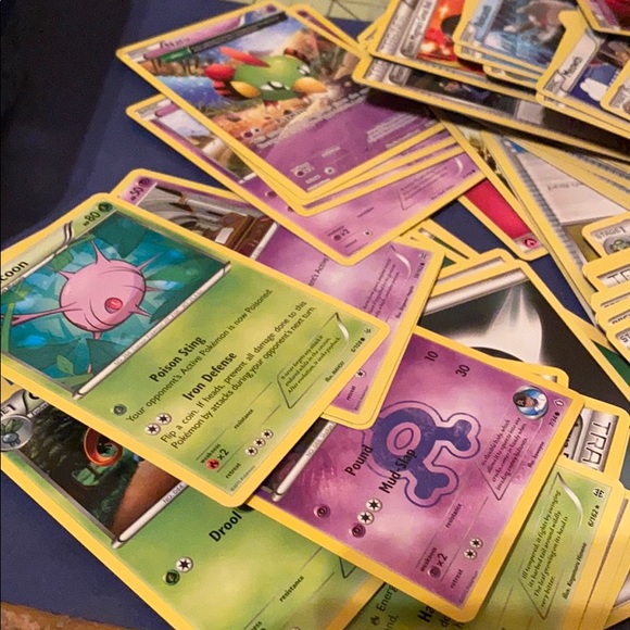Pokémon tin and cards💯SOLD 💯 - Picture 6 of 8